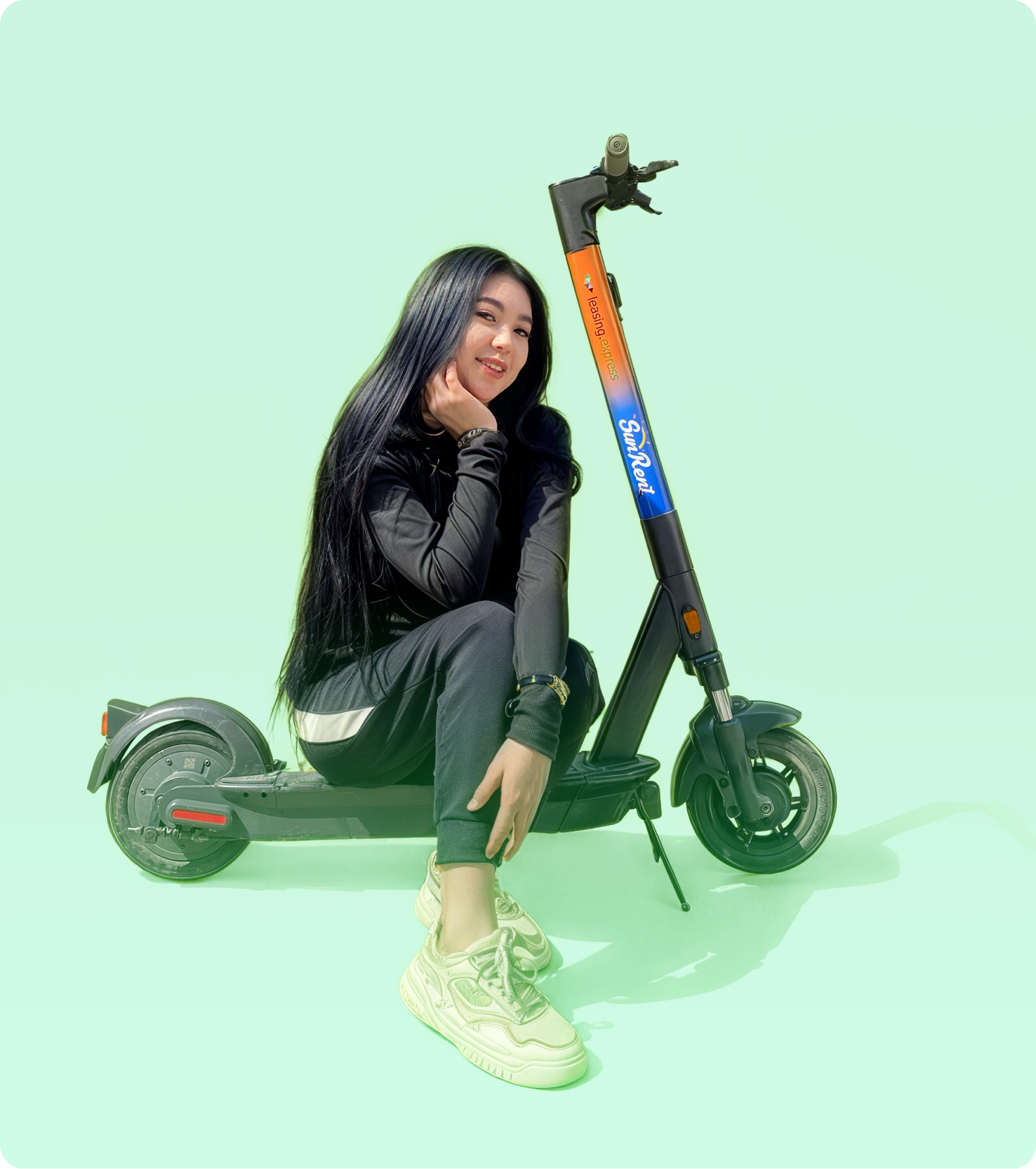 SunRent - девушка на самокате